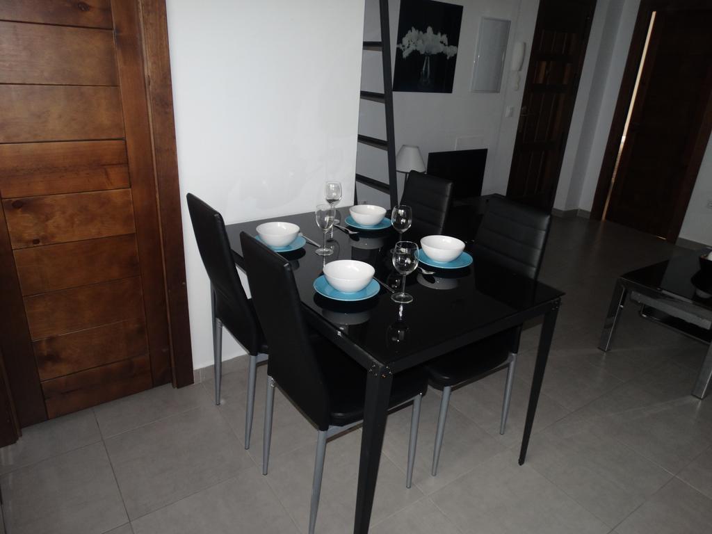 - Nuno Gomez, 24 Apartament Màlaga