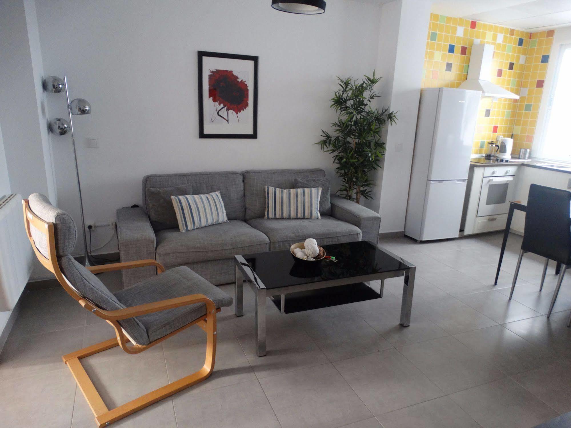 - Nuno Gomez, 24 Apartament Màlaga