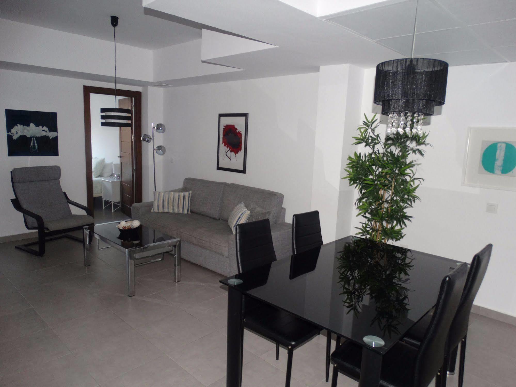 Apartament - Nuno Gomez, 24 *
