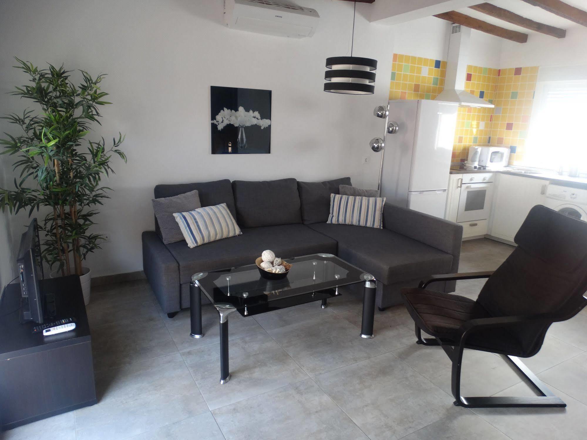 - Nuno Gomez, 24 Apartament *