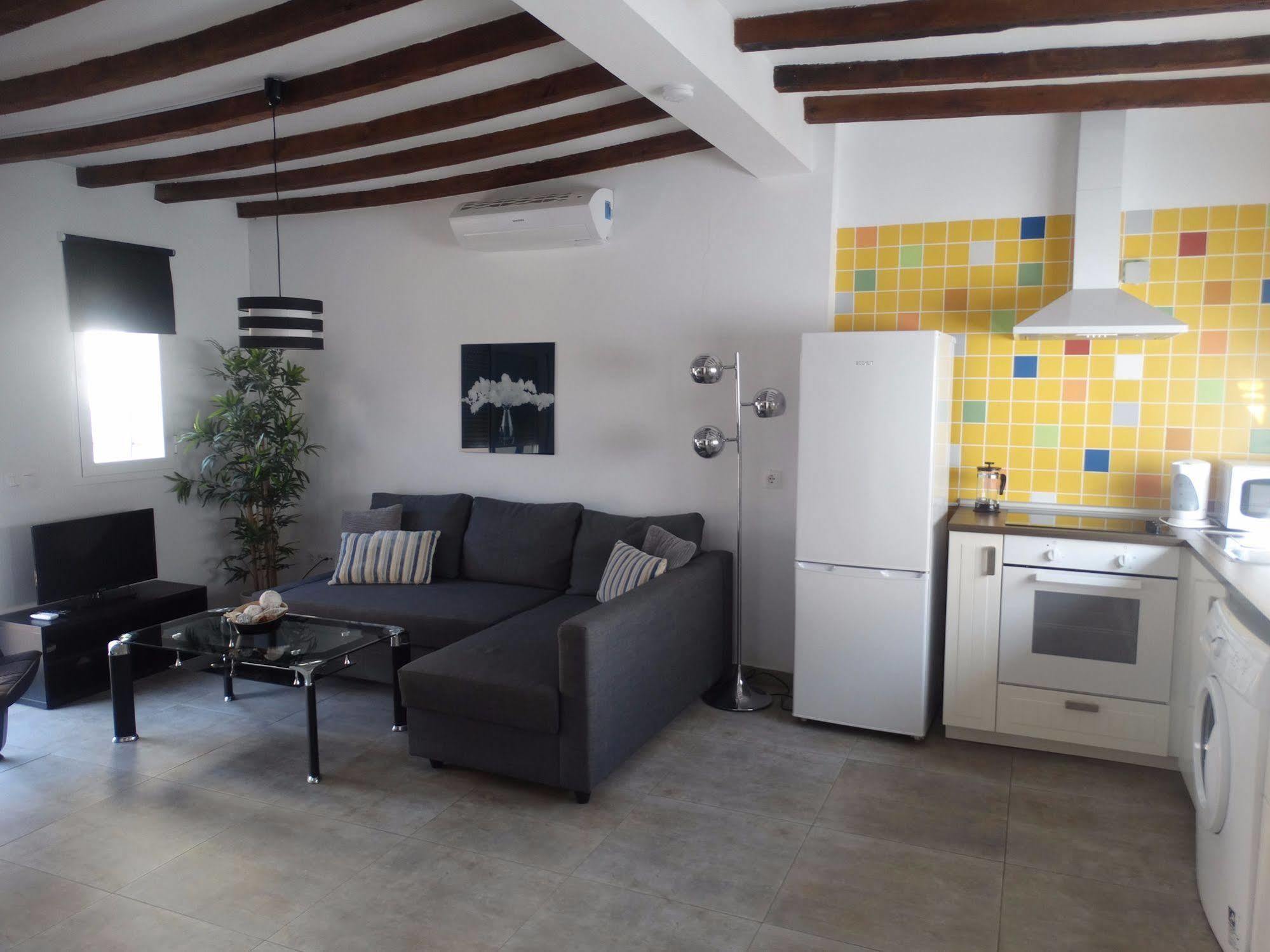 - Nuno Gomez, 24 Apartament Màlaga