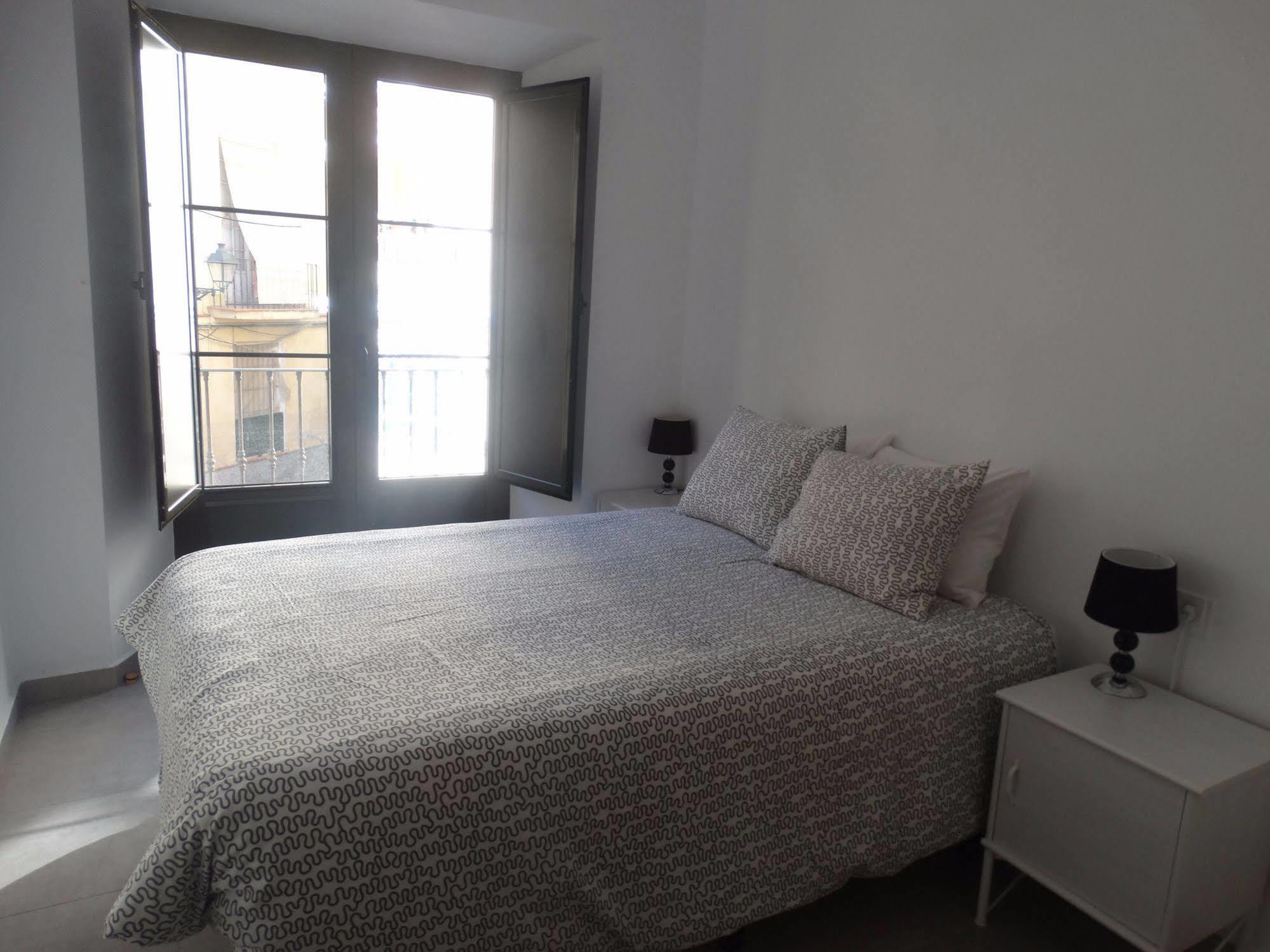 - Nuno Gomez, 24 Apartament